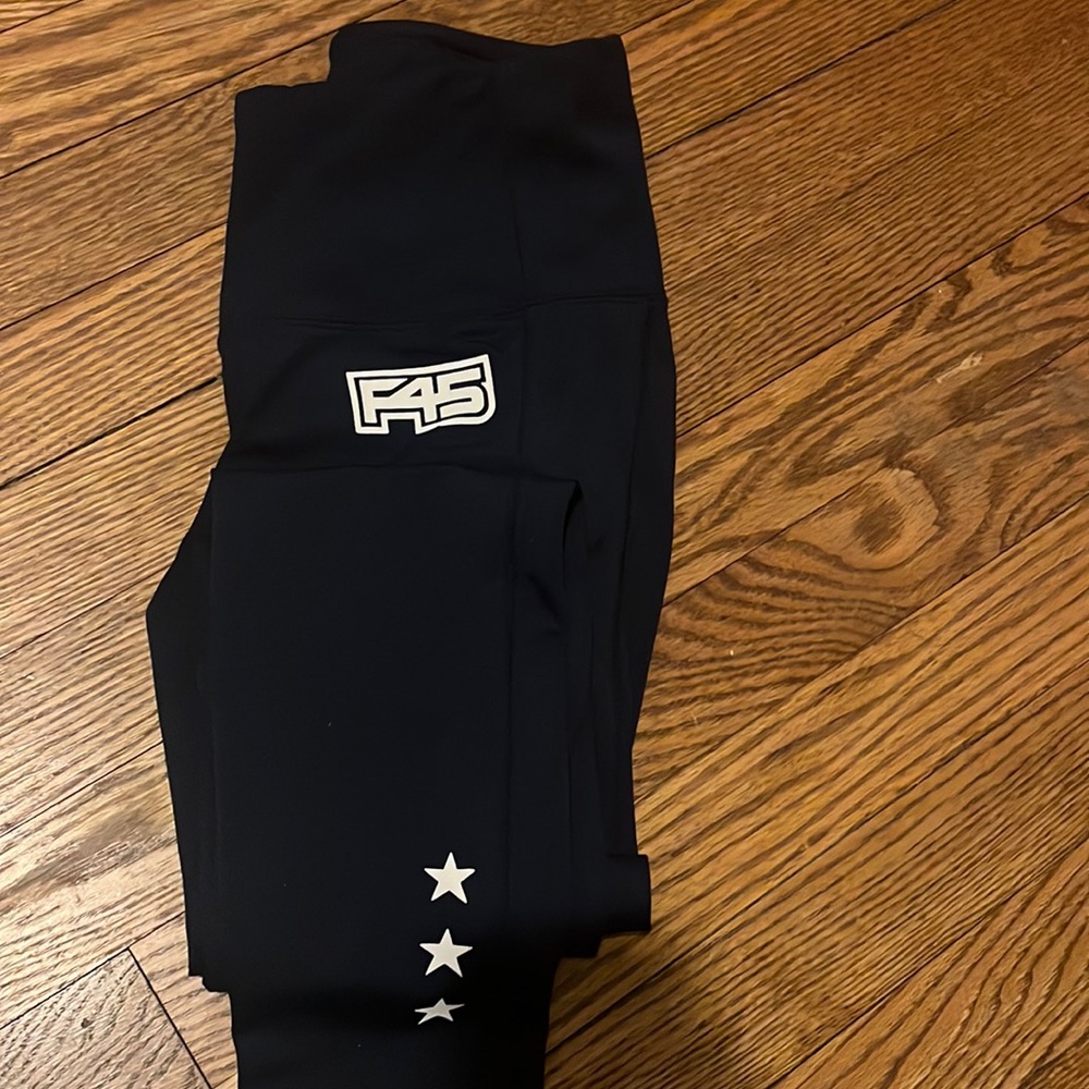Used in great condition x small F45 coach full length leggings